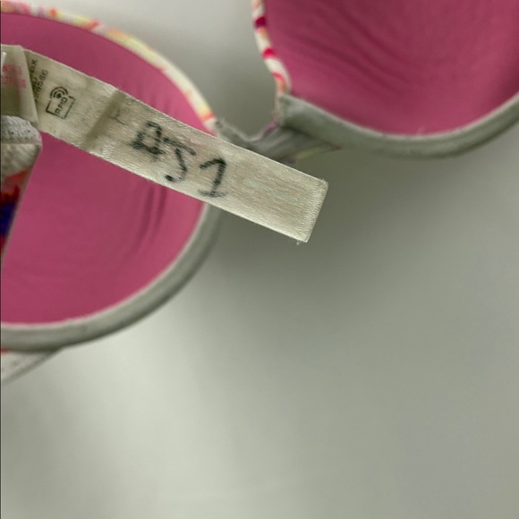PINK Victoria's Secret Wear Everywhere T-shirt Bra 32B Floral White Purple Pink - Picture 9 of 10